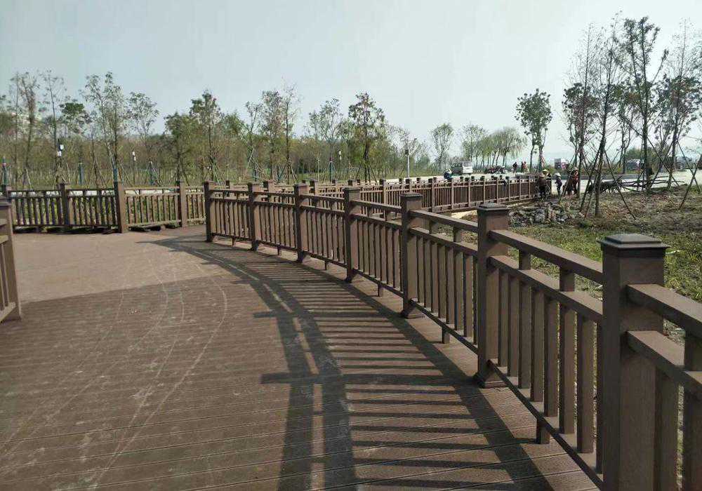 成都木塑地板-关于工程木塑地板的优势和使用特性-红森木塑