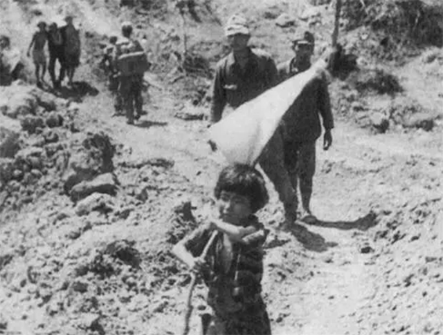 冲绳岛战役，挑白旗走向美军的比嘉富子，战争结束后过得如何？