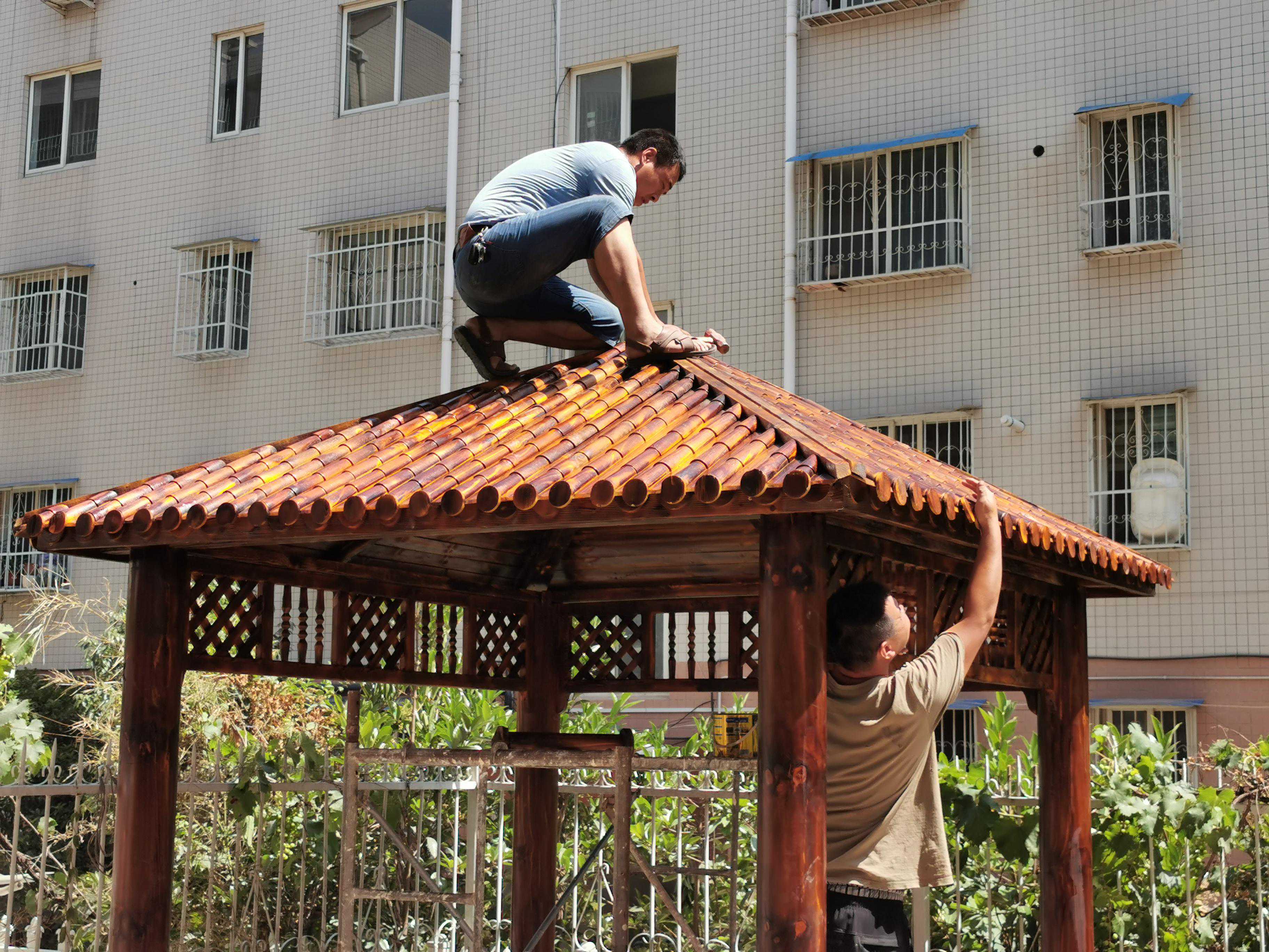 自己动手安装防腐木亭子，你也来试试吧