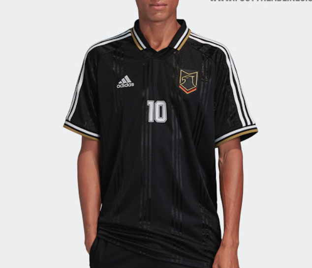 欧洲杯慕尼黑城市球衣谍照：传统鹰冠标志，巴伐利亚风格