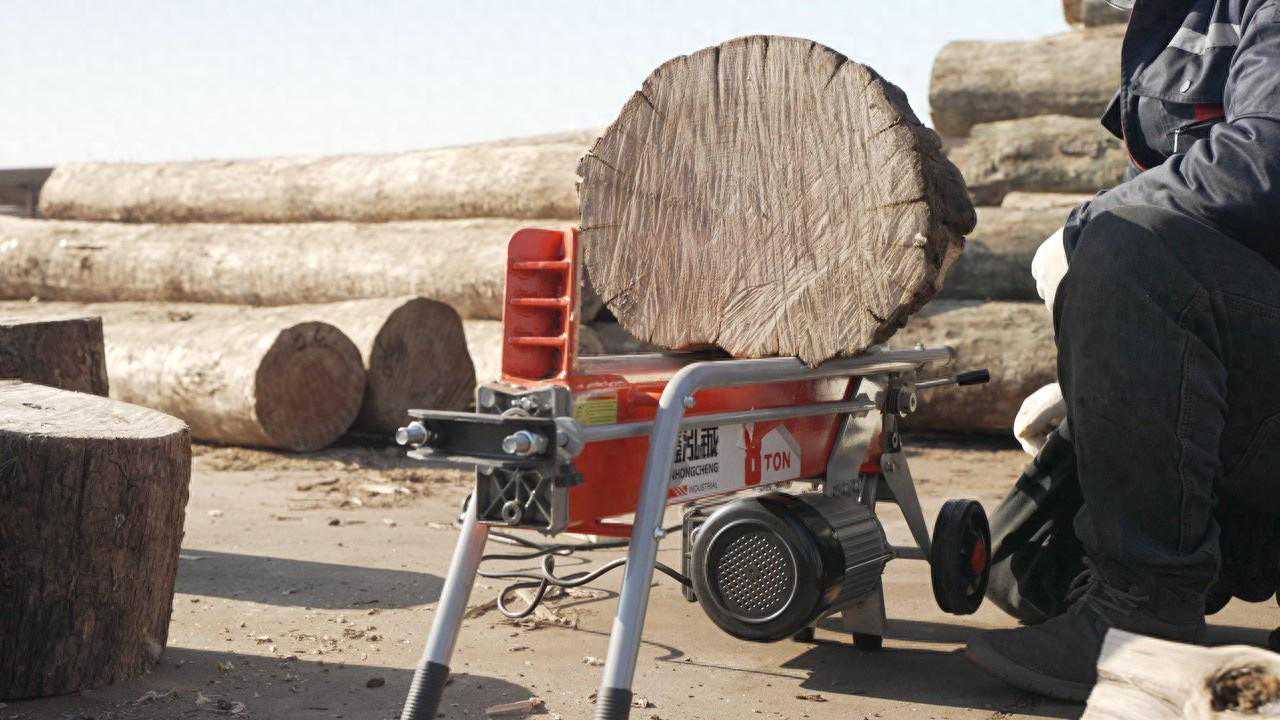 又一“黑科技”产品-劈柴机（劈木机）腾空出世，劈柴不再犯愁！