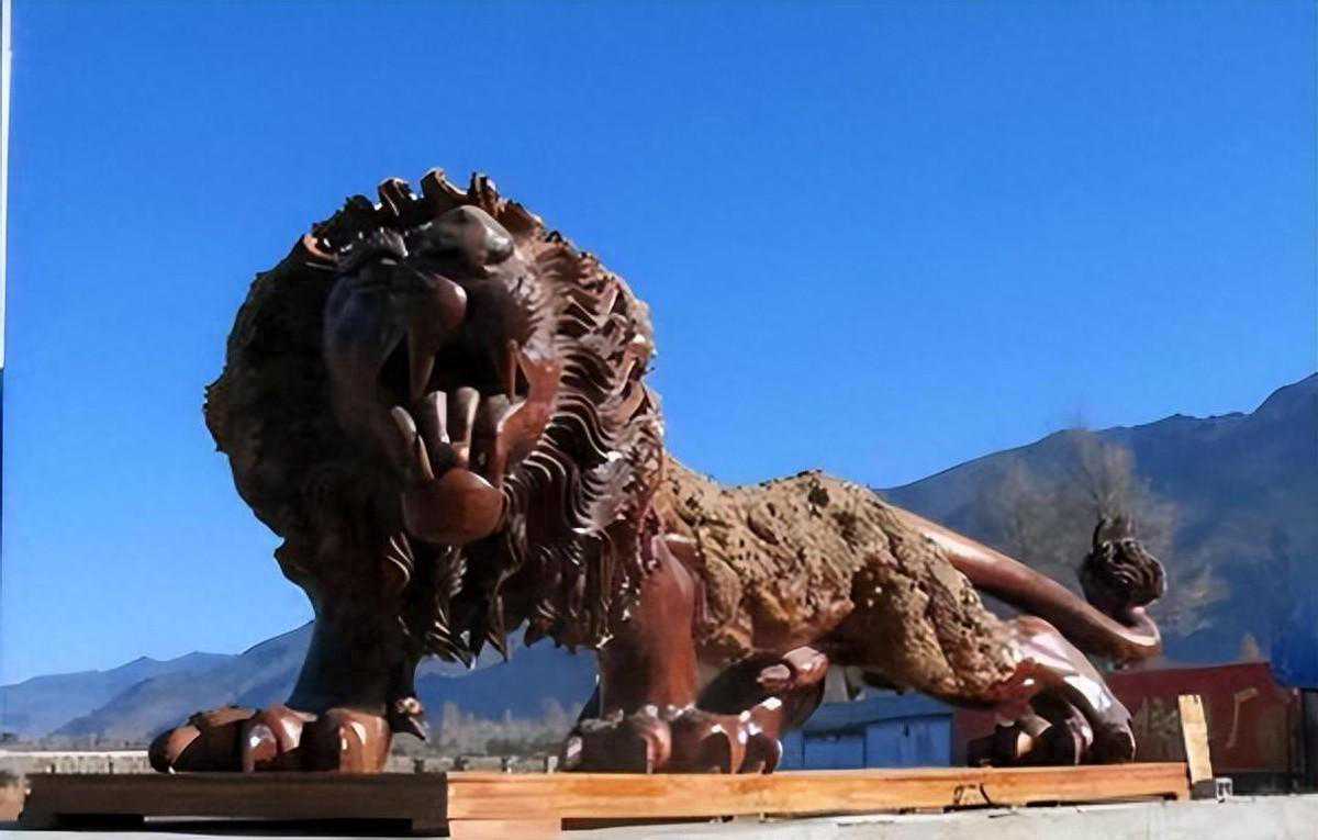 广西男子花200万买了根木头，半年后雕出15米雄狮：300万也不卖