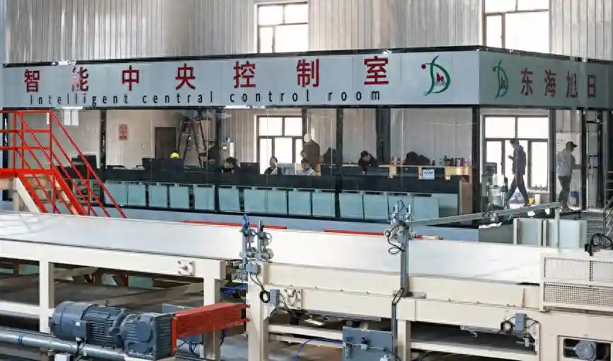 河北东海旭日木业年产40万m³高强刨花板项目首板下线