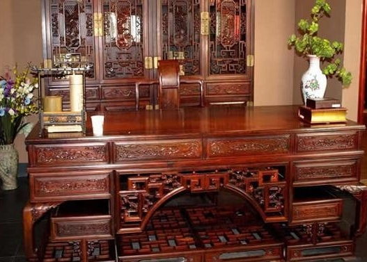 被世人誉为“木中之王”的紫檀木，在红木制品中排第几？