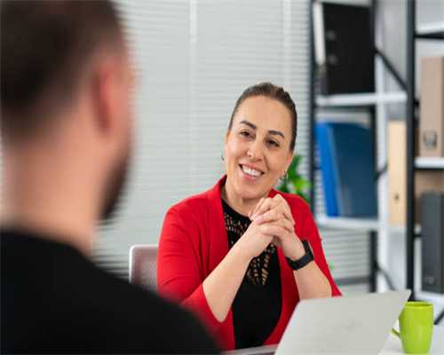 毫不起眼的木头片，也能变成复古风的精致墙饰