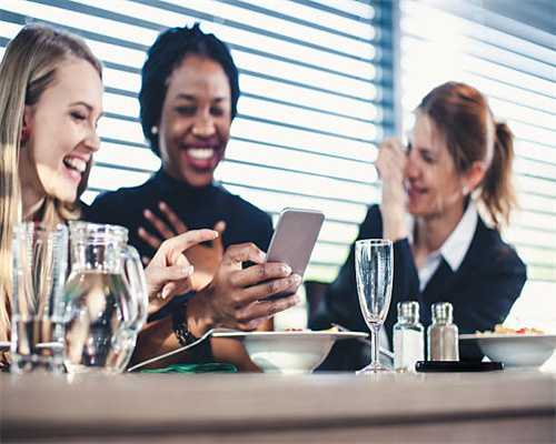 武汉江边惊现20米长木制沉船？官方：初步判定为……