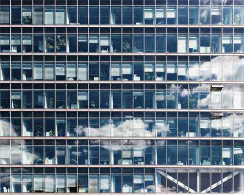 中国电线杆用水泥，而美国满街木头杆？专家：你以为美国不想吗？