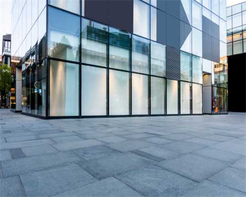 中国电线杆用水泥，而美国满街木头杆？专家：你以为美国不想吗？