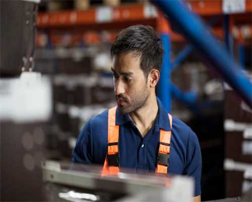 从樟木头地区来到东莞，东莞这边是粤s车牌，大家可以看一下