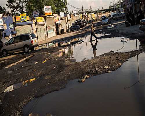 中国电线杆用水泥，而美国满街木头杆？专家：你以为美国不想吗？