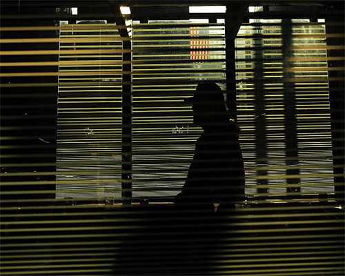 中国电线杆用水泥，而美国满街木头杆？专家：你以为美国不想吗？