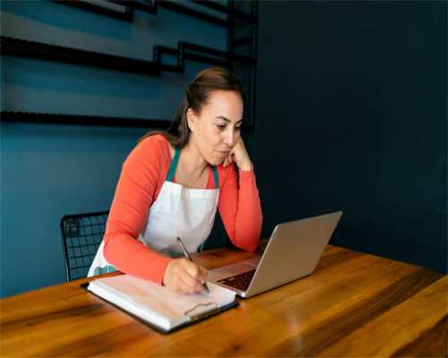 不用水泥钢筋，由木头和钢柱拼接，节约造价成本四分之一——东湖落雁景区，老水厂“变身”绿岛驿站