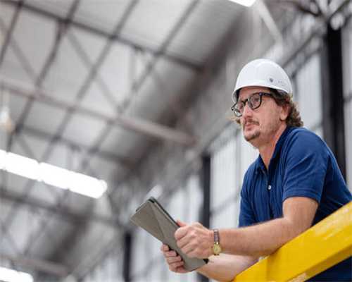 木头姐对英伟达敲响警钟：今天的英伟达就是当年互联网泡沫时期的思科！互联网泡沫时期涨71倍后跌90%