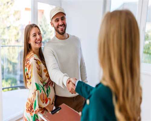 江苏福瑞康木业取得方便组装的建筑模板专利，能够让工人徒手拆装模板