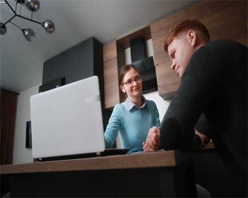 小伙花800买了个木头，制作了个创意茶几，直接年薪20万，羡慕