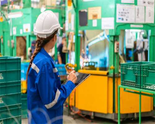 为何美国人喜欢用木头来建房，宁愿被风吹跑，也不用钢筋水泥？